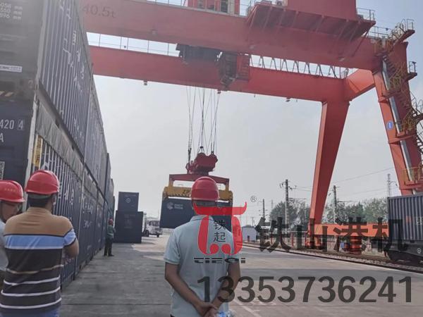 山東青島軌道式集裝箱龍門(mén)吊廠家軌道式集裝箱門(mén)式起重機(jī)兼容性好